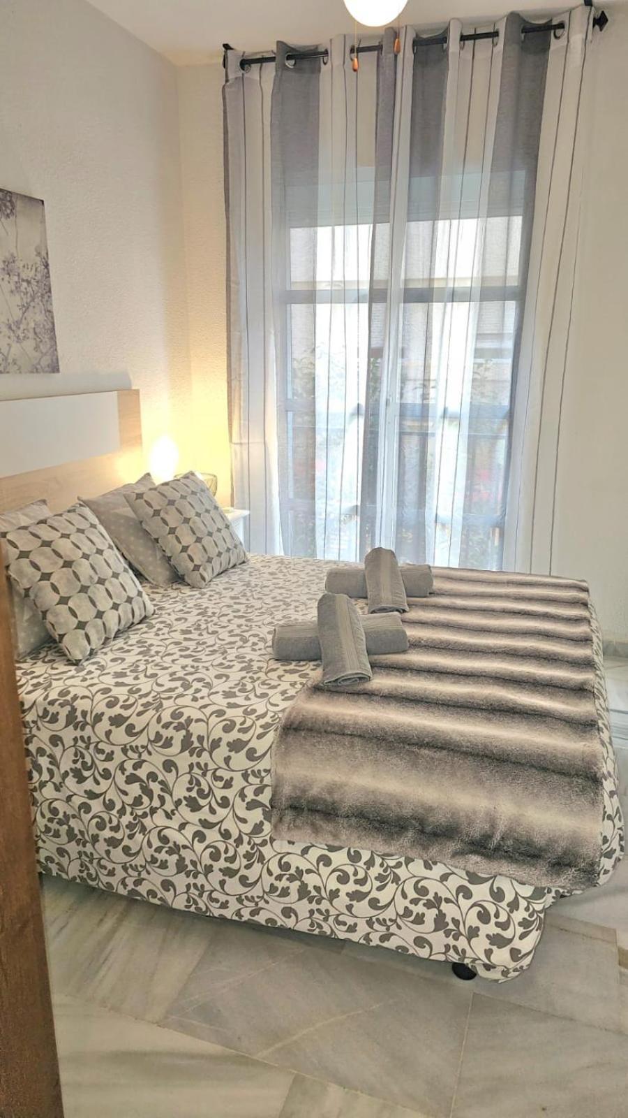 Ideal Holiday Apartment One Bedroom City Center Málaga Extérieur photo