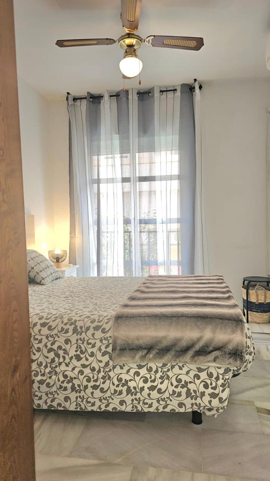 Ideal Holiday Apartment One Bedroom City Center Málaga Extérieur photo